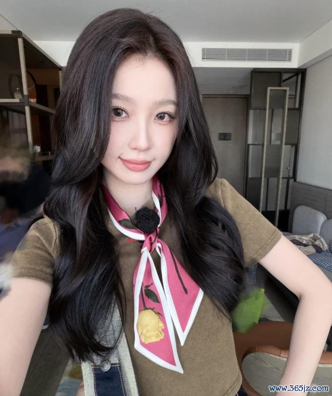 虞书欣 高妹 甜妹脸下的御姐身
